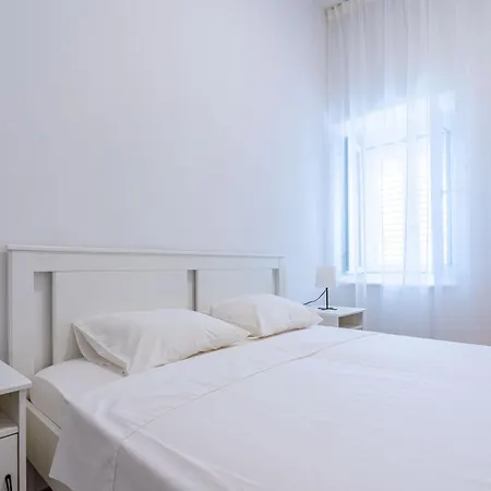 Temi Apartment *